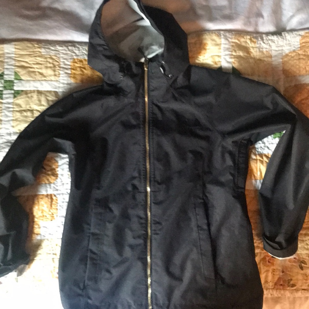 Northface women’s rain jacket with gold zipper